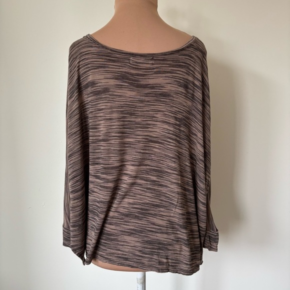 Nation LTD Brown Black Space Dye Relaxed 3/4 Sleeve V-Neck Blouse EUC One Size - Picture 3 of 8